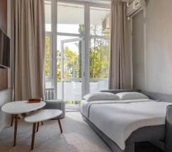 Четырёхместный семейный номер Standard с 2 комнатами в Знание