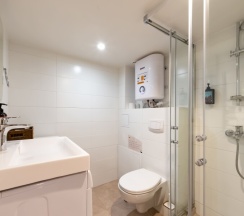 Апартаменты на цокольном этаже в Кarl House