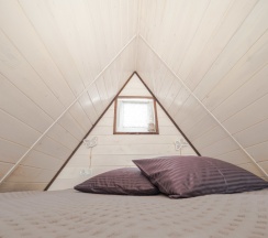 Радость в Hut house