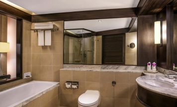 Двухместный полулюкс с видом на сад двуспальная кровать в Pullman Phuket Karon Beach Resort ex. Hilton Phuket Arcadia Resort