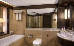 Двухместный полулюкс с видом на сад двуспальная кровать в Pullman Phuket Karon Beach Resort ex. Hilton Phuket Arcadia Resort