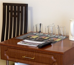 Семейный номер с 2 полутороспальными кроватями и раскладным диваном в Парк-отель