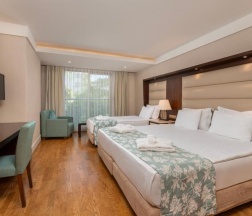 Трёхместный номер Deluxe с частичным видом на море в Ramada Plaza by Wyndham Antalya