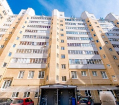 4-местные 1-комнатные апартаменты люкс на Лукина 4 с теплыми полами с 1 двуспальной кроватью в RentAp (РентАп) на улице Филиппа Лукина