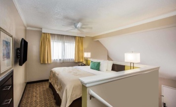 Двухместный люкс Deluxe двуспальная кровать в Hawthorn Suites by Wyndham Orlando International Drive
