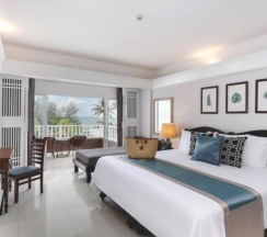 Двухместный номер Deluxe Terrace с балконом и с видом на море двуспальная кровать в Thavorn Palm Beach Resort Phuket