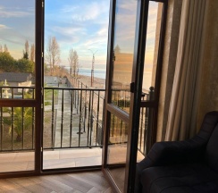 Двухместный люкс с балконом и с красивым видом из окна двуспальная кровать в Blacksea