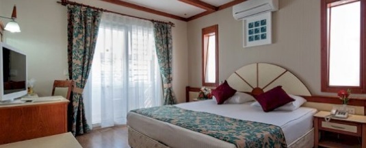 Номер для новобрачных в Alaiye Kleopatra Hotel