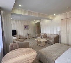 Джуниор сюит с балконом и видом на горы в Green house