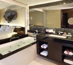 Двухместный полулюкс с видом на океан двуспальная кровать в Le Meridien Phuket Beach Resort