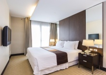 Люкс с 2 комнатами в The Narathiwas Hotel & Residence Sathorn Bangkok