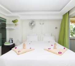 Двухместный номер Deluxe с видом на сад двуспальная кровать в Mama Beach Residence