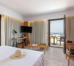 Двухместный номер Deluxe с видом на море (двуспальная кровать) в Ibis Styles Heraklion Central