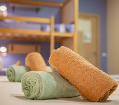 Четырехместный семейный номер с отдельным санузлом в Nice hostel