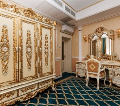 Президентский двухкомнатный люкс с балконом и видом на море в Grand Palace