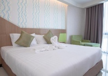 Полулюкс с красивым видом из окна в 42C The Chic Hotel