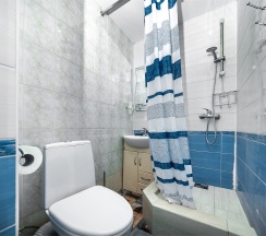 Четырехместный Стандартный номер с Балконом в гостевом доме SV на 3 этаже в Милка