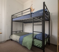 Шестиместный семейный люкс с балконом и с красивым видом из окна в Rodnik village&SPA