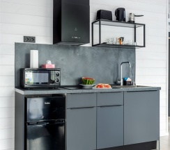 Дом у озера с одной спальней, террасой с панорамным видом на озеро и мангальной зоной в Бунин ручей