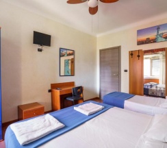 Трёхместный номер Standard в Hotel America