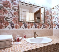 Улучшенный двухместный номер с одной двуспальной или двумя односпальными кроватями в My Favourite Garden Hotel