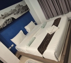 Двухместный номер Standard с балконом двуспальная кровать в Hotel The Journey Patong New