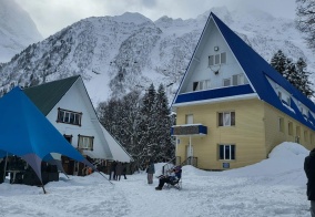 Курортный отель Домбай Алибек в Домбае