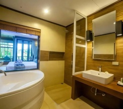 Двухместный люкс Deluxe с видом на море (двуспальная кровать) в Chaokoh Phi Phi Hotel & Resort