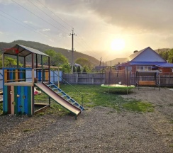 Двухместный семейный люкс Standard с балконом и с видом на горы двуспальная кровать в Атмосфера