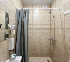 Номер с двумя раздельными кроватями и собственной ванной комнатой в Goldie Home