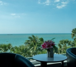 Люкс Executive с видом на море в The Beach Front Resort Pattaya  - SHA Plus