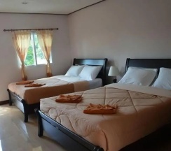Семейный номер Standard с балконом в Phi Phi Jungle Hill Bungalow