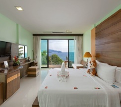 Двухместный номер Superior с видом на сад двуспальная кровать в Secret Cliff Resort Phuket