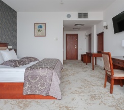 Стандарт Улучшенный с двуспальной кроватью в Marins Grand Hotel Астрахань