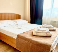 ДЕЛЮКС 2-х местный с доп местом и видом на море и бассейн в LooBeach SeaView