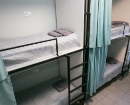 Кровать в 8-местном общем номере (удобства на этаже) в Hostel76
