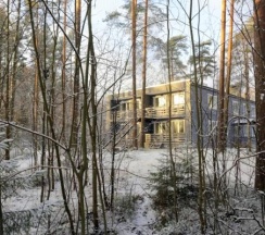 Эконом апартаменты с гостиной и 2 спальнями (Всего 2 таких номера в двухэтажном корпусе на 8 номеров) в Искатель