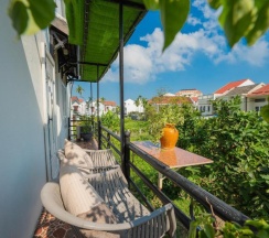 Двухместный номер Standard с балконом двуспальная кровать в Strawberry Garden Homestay