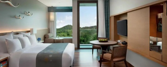 Двухместный номер Guest с видом на горы двуспальная кровать в Rayong Marriott Resort & Spa