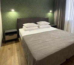 Номер стандарт с 1 двуспальной кроватью с балконом в Альпина