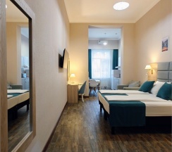 2 этаж I Студия (трёхместный номер с кухонным уголком  и микроволновой  печью) в Марис