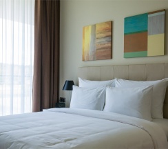 Люкс с одной большой кроватью в СберУниверситет