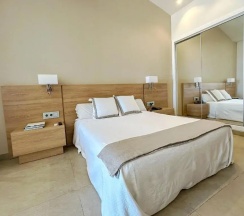 Двухместный полулюкс с видом на море (двуспальная кровать) в El Coso Hotel