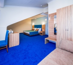 Семейный однокомнатный номер "Мансарда" в Blue Marlin Hotel
