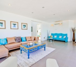 Апартаменты в Incredible 4BR Beachfront Penthouse with Ocean View