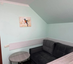 Двухместный полулюкс с балконом 2 отдельные кровати в Ушба