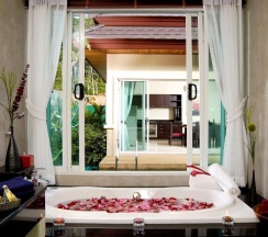 Трёхместная вилла в Karon Beach Walk Villa