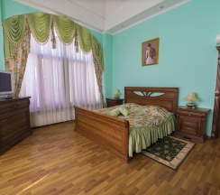 Апартаменты трехкомнатные с двумя спальнями, гостиной. в Княжна Мери