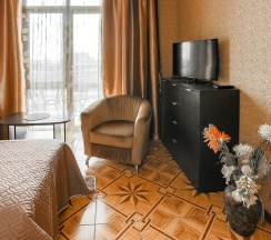 2. Люкс с балконом в Art Home