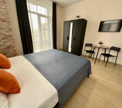 Двухместный люкс с балконом и с красивым видом из окна двуспальная кровать в Людмила